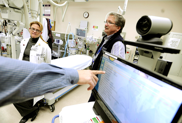 In Eastern Maine Medical Center's trauma rooms, pediatric internist George Payne, M.D (hand on left), trauma surgeon Joan Pellegrini, M.D. (left) and trauma coordinator Bjorn Pret, R.N. discuss EMMC's teletrauma video conferencing system which will provide remote access communication with 15 other community hospitals by the end of this year. (Bangor Daily News/John Clarke Russ) In Eastern Maine Medical Center's trauma rooms, pediatric internist George Payne, M.D (hand on left), trauma surgeon Joan Pellegrini, M.D. (left) and trauma coordinator Bjorn Pret, R.N. discuss EMMC's teletrauma video conferencing system which will provide remote access communication with 15 other community hospitals by the end of this year. (Bangor Daily News/John Clarke Russ)