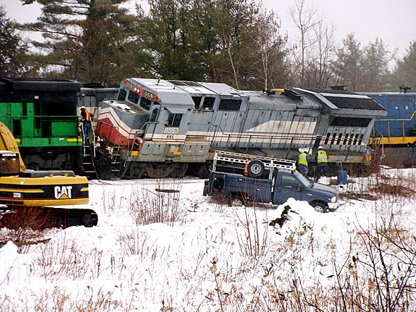 Officials probe train crash — News — Bangor Daily News — BDN Maine