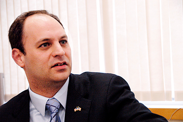 Second Congressional District challenger Jason Levesque, a 35-year-old Republican from Auburn, discusses his candidacy during a recent stop at Penobscot Valley Hospital of Lincoln. BANGOR DAILY NEWS PHOTO BY NICK SAMBIDES JR. Second Congressional District challenger Jason Levesque, a 35-year-old Republican from Auburn, discusses his candidacy during a recent stop at Penobscot Valley Hospital of Lincoln. BANGOR DAILY NEWS PHOTO BY NICK SAMBIDES JR.
