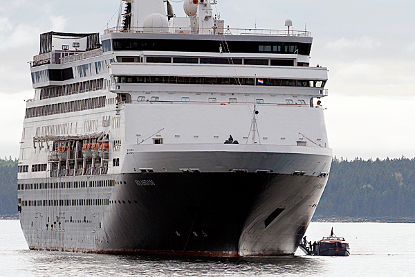 In this June 4, 2010 photo, passengers from the Maasdam, a 719-foot cruise ship, board a shuttle boat for a day trip to Bar Harbor, Maine. (AP Photo/Robert F. Bukaty) In this June 4, 2010 photo, passengers from the Maasdam, a 719-foot cruise ship, board a shuttle boat for a day trip to Bar Harbor, Maine. (AP Photo/Robert F. Bukaty)