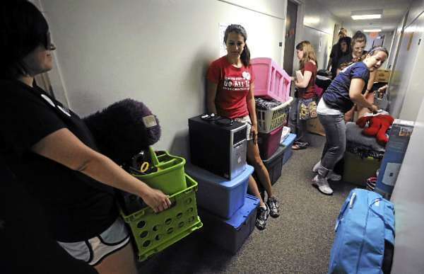 University of Maine first-year students move their belongings into Gannett ZHall on the Orono campus. Most of the 1,803 freshmen moved onto campus Friday with the aid of about 700 upperclassmen, faculty and staff volunteers. (BANGOR DAILY NEWS PHOTO BY GABOR DEGRE)
CAPTION
University of Maine freshmen move their belongings into Gannett Hall on the Orono campus. Most of the 1803 freshmen moved onto campus Friday, August 28, 2009 with the aid of about 700 upperclassmen, faculty and staff volunteers. (Bangor Daily News/Gabor Degre) University of Maine first-year students move their belongings into Gannett ZHall on the Orono campus. Most of the 1,803 freshmen moved onto campus Friday with the aid of about 700 upperclassmen, faculty and staff volunteers. (BANGOR DAILY NEWS PHOTO BY GABOR DEGRE)
CAPTION
University of Maine freshmen move their belongings into Gannett Hall on the Orono campus. Most of the 1803 freshmen moved onto campus Friday, August 28, 2009 with the aid of about 700 upperclassmen, faculty and staff volunteers. (Bangor Daily News/Gabor Degre)