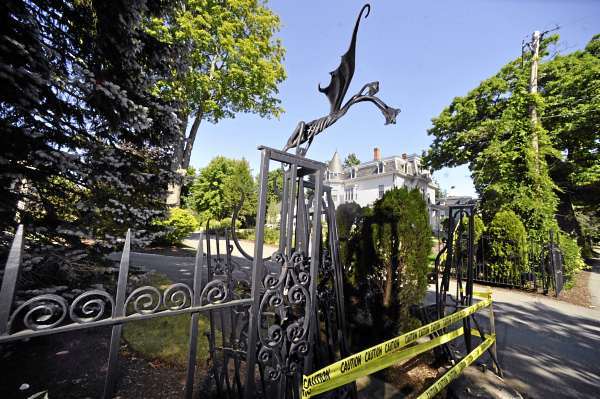 A car crashed into the front yard fence at the home of Stephen and Tabitha King shortly after 9 a.m. Sunday, according to Bangor police. Caution tape was placed at the damage site. (Bangor Daily News/John Clarke Russ) A car crashed into the front yard fence at the home of Stephen and Tabitha King shortly after 9 a.m. Sunday, according to Bangor police. Caution tape was placed at the damage site. (Bangor Daily News/John Clarke Russ)