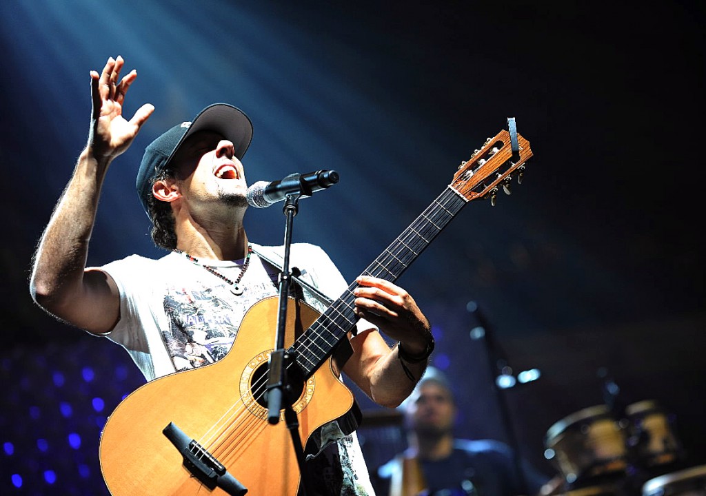 Jason Mraz performs during a sound and equipment check at the Bangor Auditorium on Thursday, September 9, 2010. Marz and his band will be in concert on the Bangor waterfront Saturday, September 11, 2010. (Bangor Daily News/Kevin Bennett) Jason Mraz performs during a sound and equipment check at the Bangor Auditorium on Thursday, September 9, 2010. Marz and his band will be in concert on the Bangor waterfront Saturday, September 11, 2010. (Bangor Daily News/Kevin Bennett)