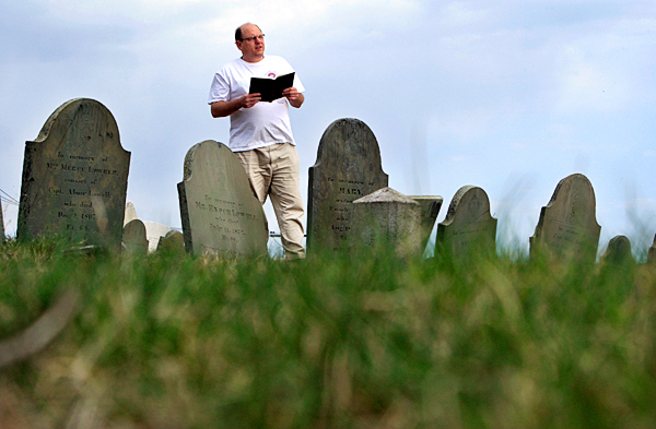 Walter Skold (left) of Freeport, reads a Henry Wadsworth Longfellow poem while in Eastern Cemetery in Portland last week. Skold has kicked off a 22-state tour to make Oct. 7 Dead Poets Remembrance Day. (AP Photo/Robert F. Bukaty) Walter Skold (left) of Freeport, reads a Henry Wadsworth Longfellow poem while in Eastern Cemetery in Portland last week. Skold has kicked off a 22-state tour to make Oct. 7 Dead Poets Remembrance Day. (AP Photo/Robert F. Bukaty)