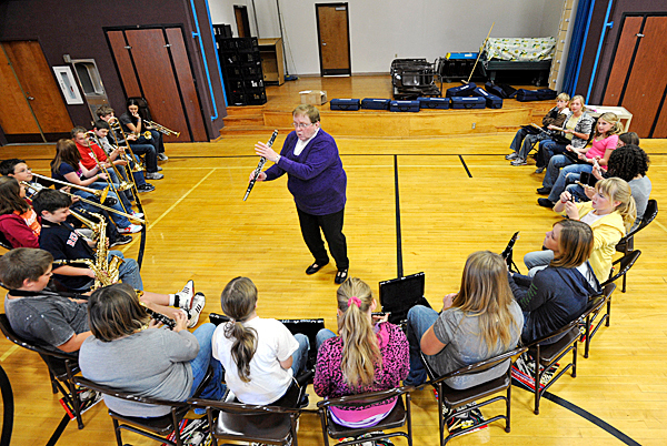 Harmony Elementary School music teacher Iris Fields (top, center) shows her clarinet section proper finger placement on their school-issue intruments Tuesday afternoon, Oct. 5, 2010. Thanks to Harmony's Patriarch's Club, VH1 Save the Music Foundation (New York) and the Oak Grove/Coburn Education Foundation (Maine) sixth through eighth graders at the school are learning to play various musical instruments. (Bangor Daily News/John Clarke Russ) Harmony Elementary School music teacher Iris Fields (top, center) shows her clarinet section proper finger placement on their school-issue intruments Tuesday afternoon, Oct. 5, 2010. Thanks to Harmony's Patriarch's Club, VH1 Save the Music Foundation (New York) and the Oak Grove/Coburn Education Foundation (Maine) sixth through eighth graders at the school are learning to play various musical instruments. (Bangor Daily News/John Clarke Russ)