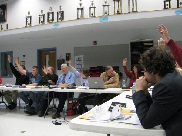 RSU 20 school board members vote Tuesday night on whether to
approve closure of Frankfort Elementary School. The motion passed by the two-thirds majority needed. RSU 20 school board members vote Tuesday night on whether to
approve closure of Frankfort Elementary School. The motion passed by the two-thirds majority needed.
