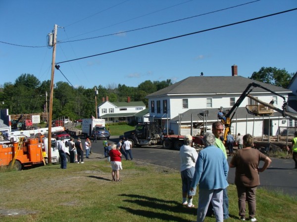 Several Cambridge residents watched Tuesday, Aug. 23, 2011, as logs that were lost during an early morning accident were reloaded onto a flatbed. Several Cambridge residents watched Tuesday, Aug. 23, 2011, as logs that were lost during an early morning accident were reloaded onto a flatbed.