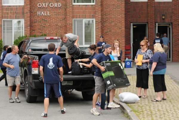 UMaine students help first year students move in to Oxford Hall on the University of Maine campus on Friday, Aug. 26, 2011. UMaine students help first year students move in to Oxford Hall on the University of Maine campus on Friday, Aug. 26, 2011.