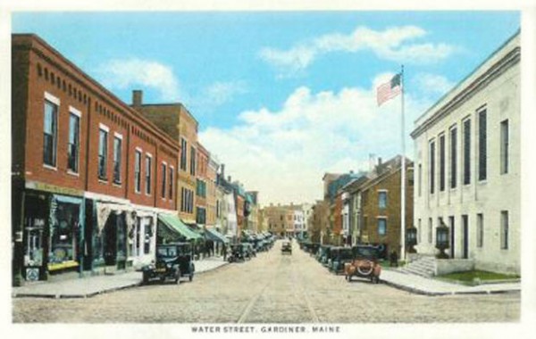 A postcard of Water Street in Gardiner from the 1920s. A postcard of Water Street in Gardiner from the 1920s.