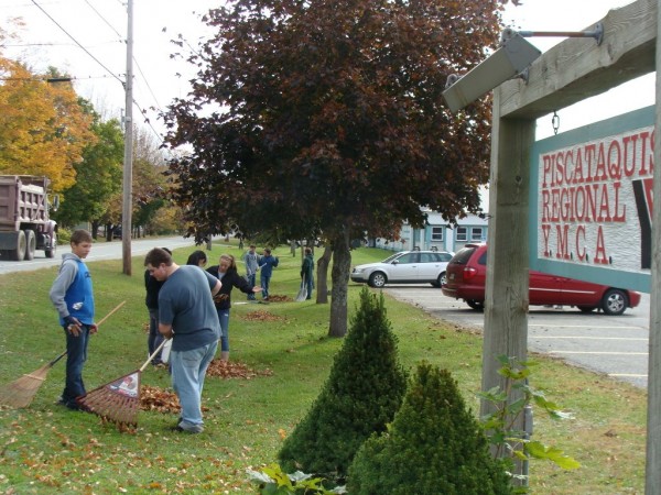 More than 100 Foxcroft Academy freshmen spent Wednesday morning
sprucing up the community as part of a required service project. The
students, including these who were raking up leaves on the Piscataquis
Regional YMCA lawn, performed a variety of jobs for nonprofit
organizations. More than 100 Foxcroft Academy freshmen spent Wednesday morning
sprucing up the community as part of a required service project. The
students, including these who were raking up leaves on the Piscataquis
Regional YMCA lawn, performed a variety of jobs for nonprofit
organizations.