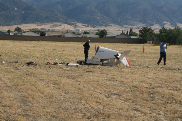 A 700-pound, 14-foot-long KR-2 experimental plane piloted by Dave Robins crashed during an apparent emergency landing in a field short of a runway at the Tehachapi Municipal Airport shortly before 4 p.m. PDT. A 700-pound, 14-foot-long KR-2 experimental plane piloted by Dave Robins crashed during an apparent emergency landing in a field short of a runway at the Tehachapi Municipal Airport shortly before 4 p.m. PDT.