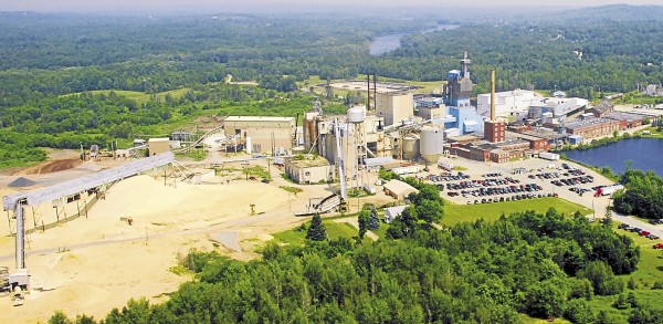 Lincoln Paper & Tissue manufactures pulp, paper, and tissue at a large complex on Mattanawcook Stream in Lincoln. Investors purchased and restarted the mill after its 2004 closure; today the company employs almost 400 people. Lincoln Paper & Tissue manufactures pulp, paper, and tissue at a large complex on Mattanawcook Stream in Lincoln. Investors purchased and restarted the mill after its 2004 closure; today the company employs almost 400 people.