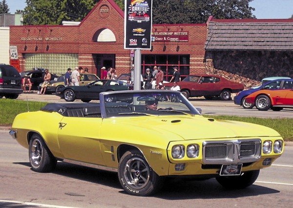 A classic Pontiac Firebird revs its engine as the driver prepares to lay rubber during the Woodward Dream Cruise in Detroit, Mich. A classic Pontiac Firebird revs its engine as the driver prepares to lay rubber during the Woodward Dream Cruise in Detroit, Mich.