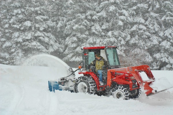 Northern Maine residents were dealing with up to a foot of snow that fell over the region Wednesday. By early afternoon the snow had tapered off with forecasters calling for another inch or so over night into Thursday Northern Maine residents were dealing with up to a foot of snow that fell over the region Wednesday. By early afternoon the snow had tapered off with forecasters calling for another inch or so over night into Thursday