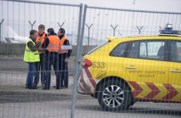 Airport security guards and officials stand near an entrance to the tarmac at Zaventem international airport near Brussels February 19, 2013. Robbers dressed as police and armed with machineguns have stolen 120 parcels of diamonds worth millions of dollars from the runway of Brussels Airport in one of the biggest heists the industry has seen. Airport security guards and officials stand near an entrance to the tarmac at Zaventem international airport near Brussels February 19, 2013. Robbers dressed as police and armed with machineguns have stolen 120 parcels of diamonds worth millions of dollars from the runway of Brussels Airport in one of the biggest heists the industry has seen.