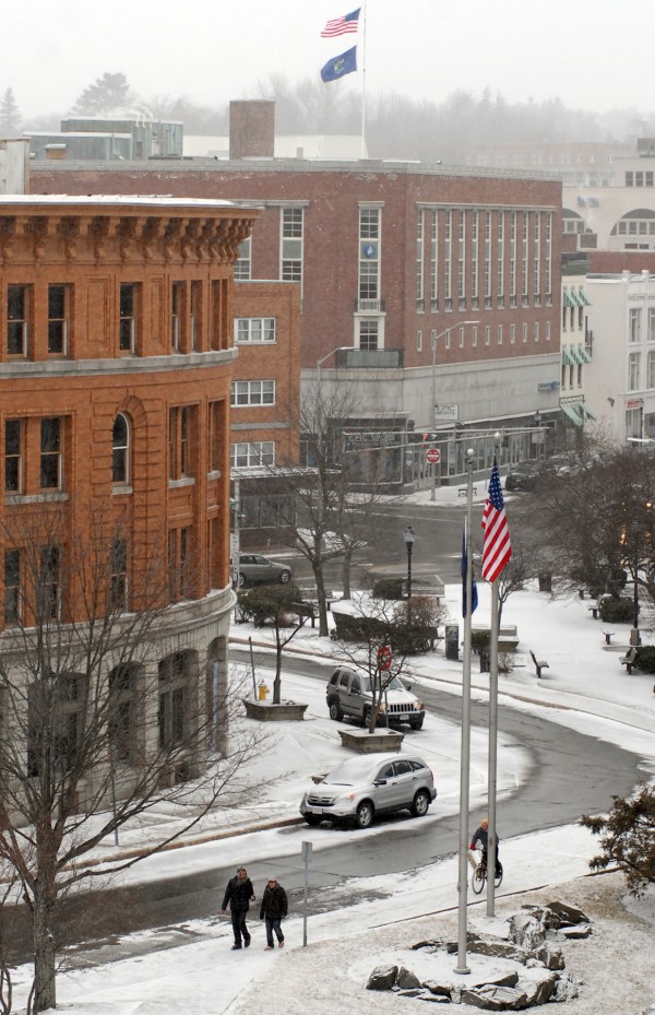 Snowfall totals reach a foot in southern Maine — Portland — Bangor Daily News — BDN Maine
