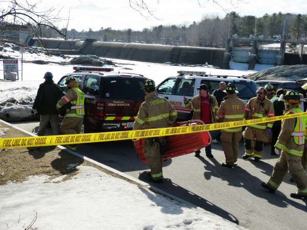 Topsham Fire and Rescue workers head down towards the rocks below the Frank J. Wood or "Green" Bridge to retrieve the body of a man police say apparently jumped from the bridge earlier today. He was spotted by a passerby who called 911. Police were dispatched to the scene at 2:41 p.m. Topsham Fire and Rescue workers head down towards the rocks below the Frank J. Wood or "Green" Bridge to retrieve the body of a man police say apparently jumped from the bridge earlier today. He was spotted by a passerby who called 911. Police were dispatched to the scene at 2:41 p.m.