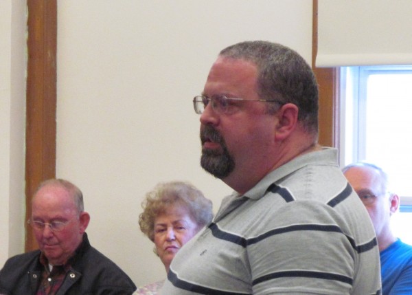 Baldwin resident Thomas Caron explains during a special town meeting Saturday why he circulated a petition to hold the meeting. Caron wanted town residents to reconsider a decision made during its March annual town meeting to reduce pay for selectmen. Baldwin resident Thomas Caron explains during a special town meeting Saturday why he circulated a petition to hold the meeting. Caron wanted town residents to reconsider a decision made during its March annual town meeting to reduce pay for selectmen.