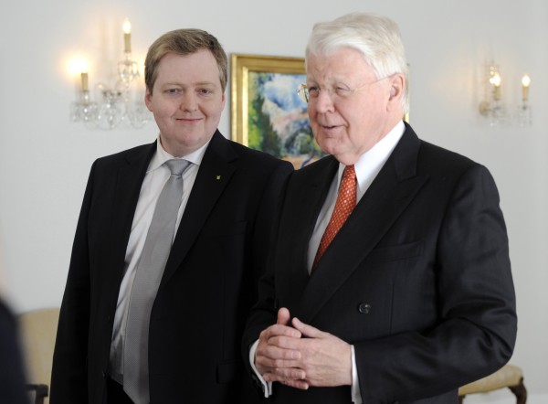 Sigmundur Gunnlaugsson (left), leader of Iceland's center-right Progressive party, listens to Iceland's President Olafur Ragnar Grimsson during their meeting in Reykjavik May 22, 2013. Sigmundur Gunnlaugsson (left), leader of Iceland's center-right Progressive party, listens to Iceland's President Olafur Ragnar Grimsson during their meeting in Reykjavik May 22, 2013.