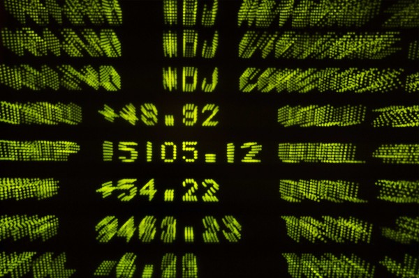 A screen displays the final tally for the Dow Jones industrial average, which gained 48.92 points, or 0.32 percent, to end at a record high of 15,105.12 at the New York Stock Exchange May 8, 2013. The S&P 500 closed at an all-time high for a fifth day on Wednesday in a broad rally that keeps surprising investors with its longevity and resilience. The Dow also ended at a record high for a second straight day. A screen displays the final tally for the Dow Jones industrial average, which gained 48.92 points, or 0.32 percent, to end at a record high of 15,105.12 at the New York Stock Exchange May 8, 2013. The S&P 500 closed at an all-time high for a fifth day on Wednesday in a broad rally that keeps surprising investors with its longevity and resilience. The Dow also ended at a record high for a second straight day.