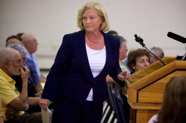 U.S. Rep. Chellie Pingree, D-Maine, leaves the podium after speaking to the Maine Department of Agriculture, Conservation and Forestry, listens in Augusta Monday. Pingree spoke of her concerns with proposed regulation on produce farmers and processing facilities. U.S. Rep. Chellie Pingree, D-Maine, leaves the podium after speaking to the Maine Department of Agriculture, Conservation and Forestry, listens in Augusta Monday. Pingree spoke of her concerns with proposed regulation on produce farmers and processing facilities.