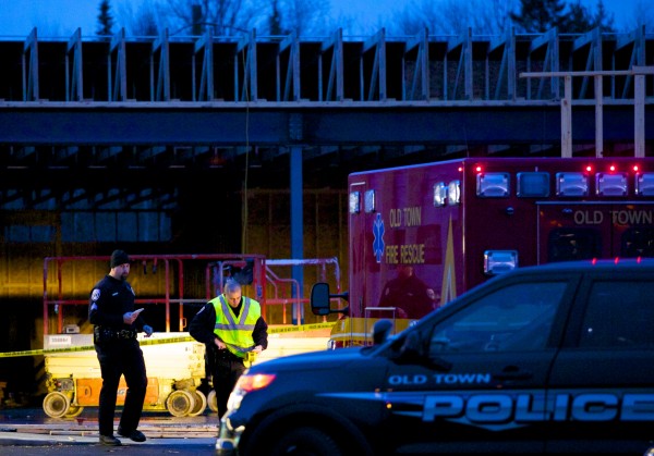 According to an officer on the scene, there was an accidental death at a plaza in Old Town where a Sun Tan City is located. Police tape was located around an area in front of a construction site next to the tanning salon. According to an officer on the scene, there was an accidental death at a plaza in Old Town where a Sun Tan City is located. Police tape was located around an area in front of a construction site next to the tanning salon.