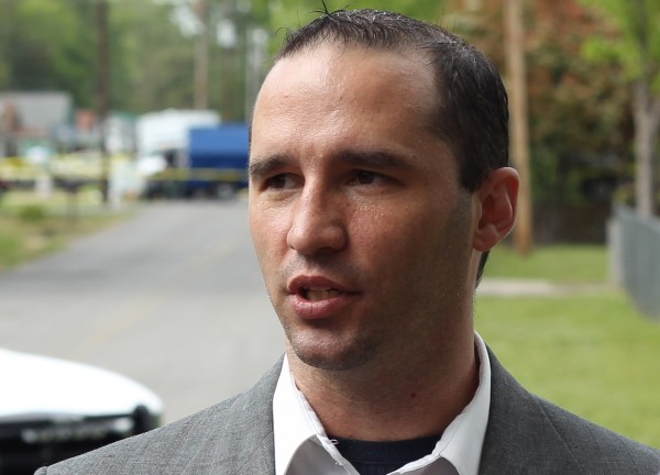 Everett Dutschke speaks to the media as federal officials search his property in Tupelo, Mississippi, April 23, 2013. Everett Dutschke speaks to the media as federal officials search his property in Tupelo, Mississippi, April 23, 2013.