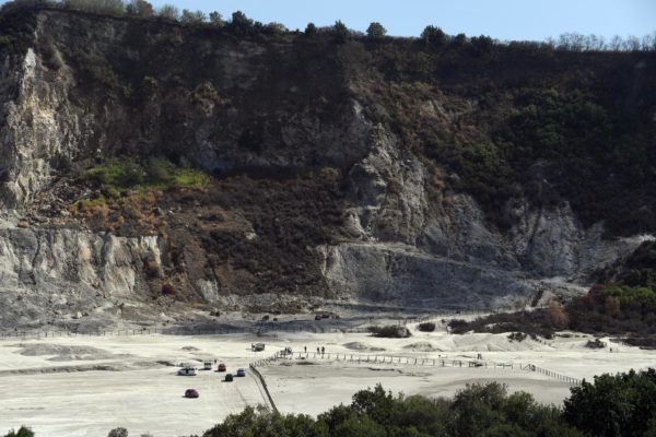 Family die after falling into volcanic crater in Italy Family die after falling into volcanic crater in Italy