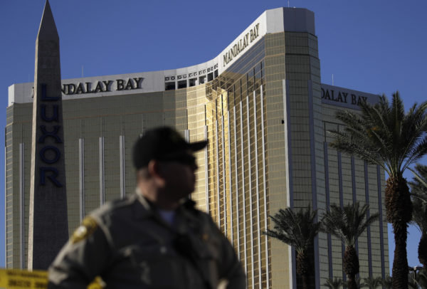 Las Vegas gunman shot security guard six minutes before massacre