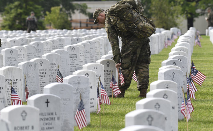 VP Mike Pence honors fallen service members at Arlington cemetery