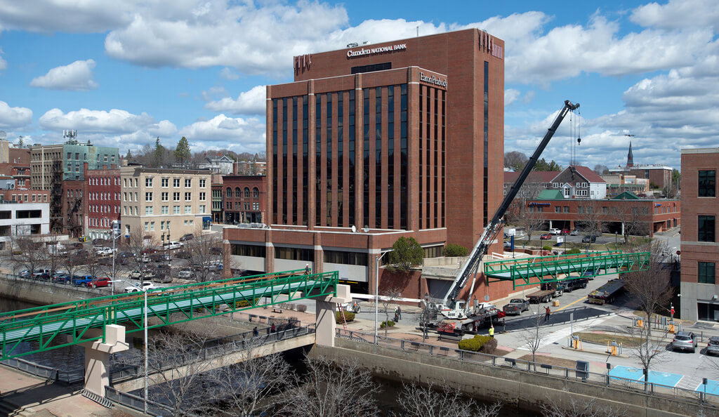 Crews Finish Installing New Footbridge In Downtown Bangor