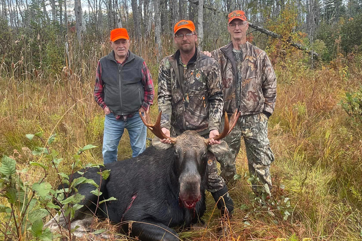 3 Point Moose Maine crossbow hunter shoots a bull moose at point-blank range