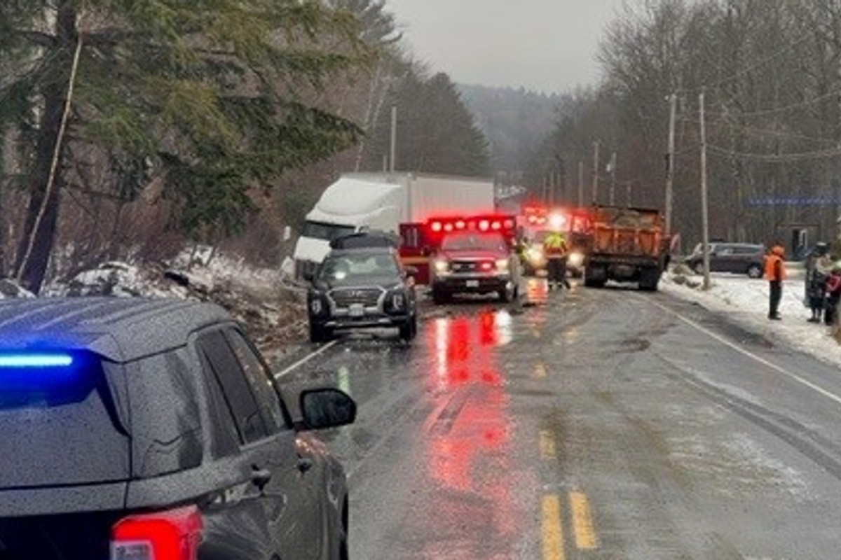 Multiple crashes reported in New Sharon due to icy conditions