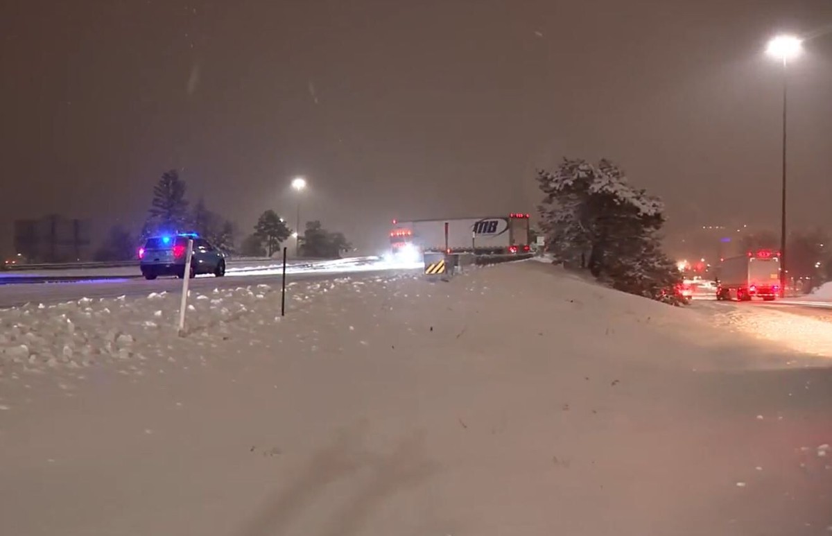 Storm creates treacherous travel conditions in Maine