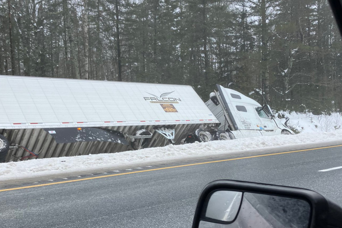 Weather conditions preventing removal of overturned tractor trailer on I-95