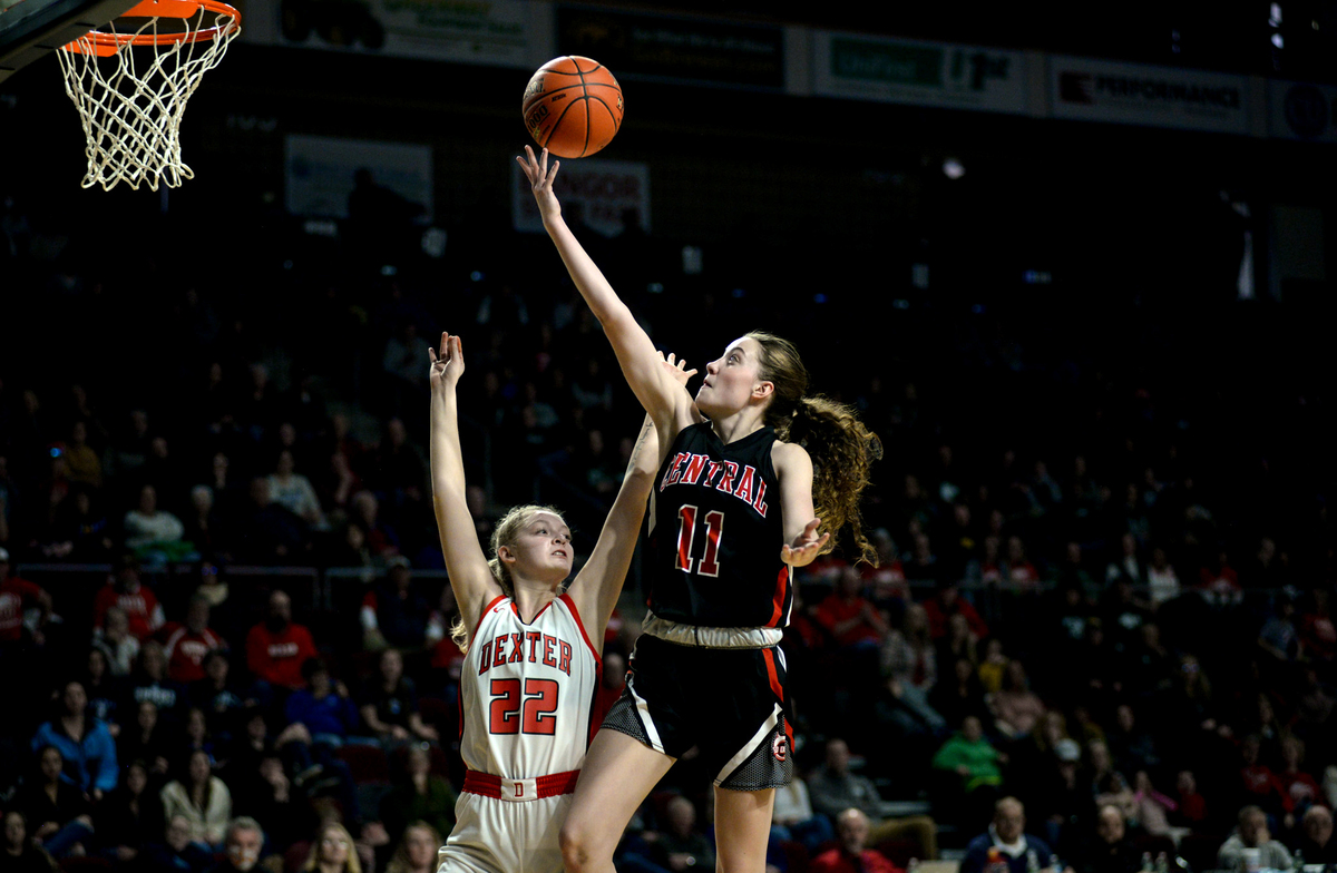Maine high school basketball players win praise by scoring 1,000 points