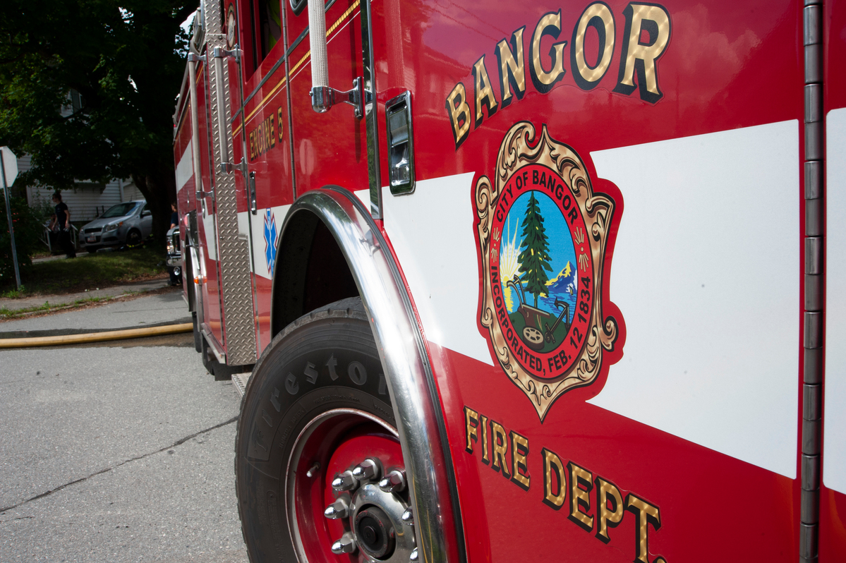 Apartment building fire in Bangor displaces several people