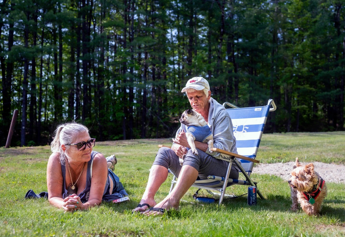Maine women who lobster / Covenant HealthAnthem dispute / Saving