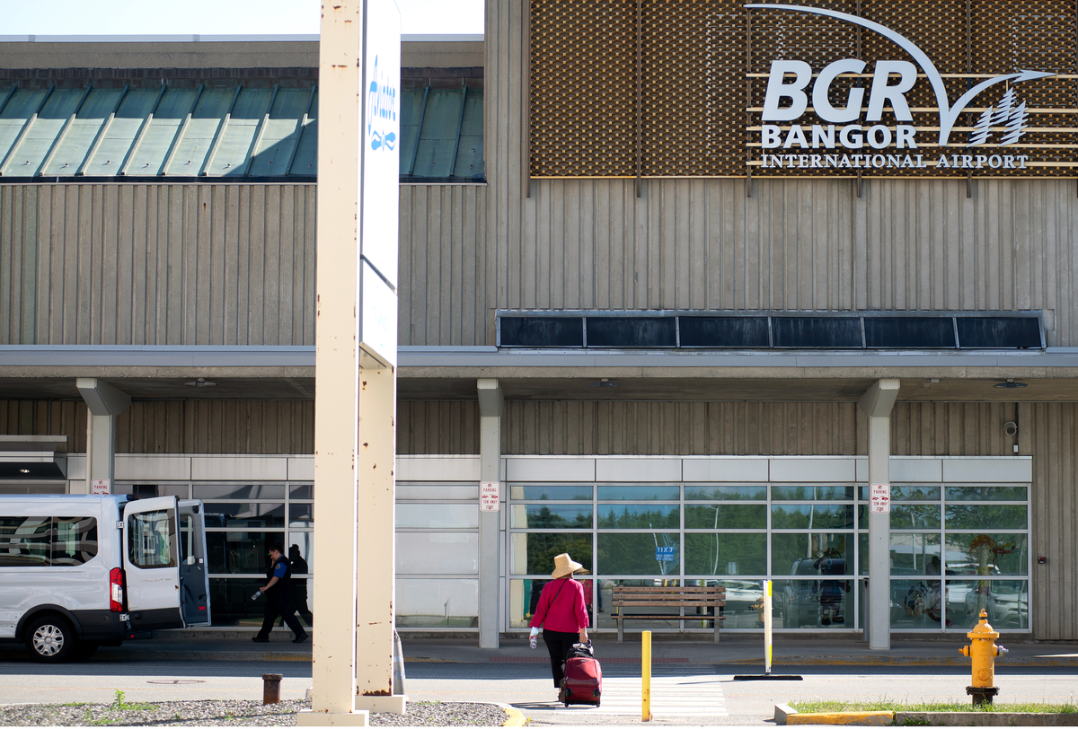 Runway crack caused by heat closed Bangor airport for hours - Vimarsana News