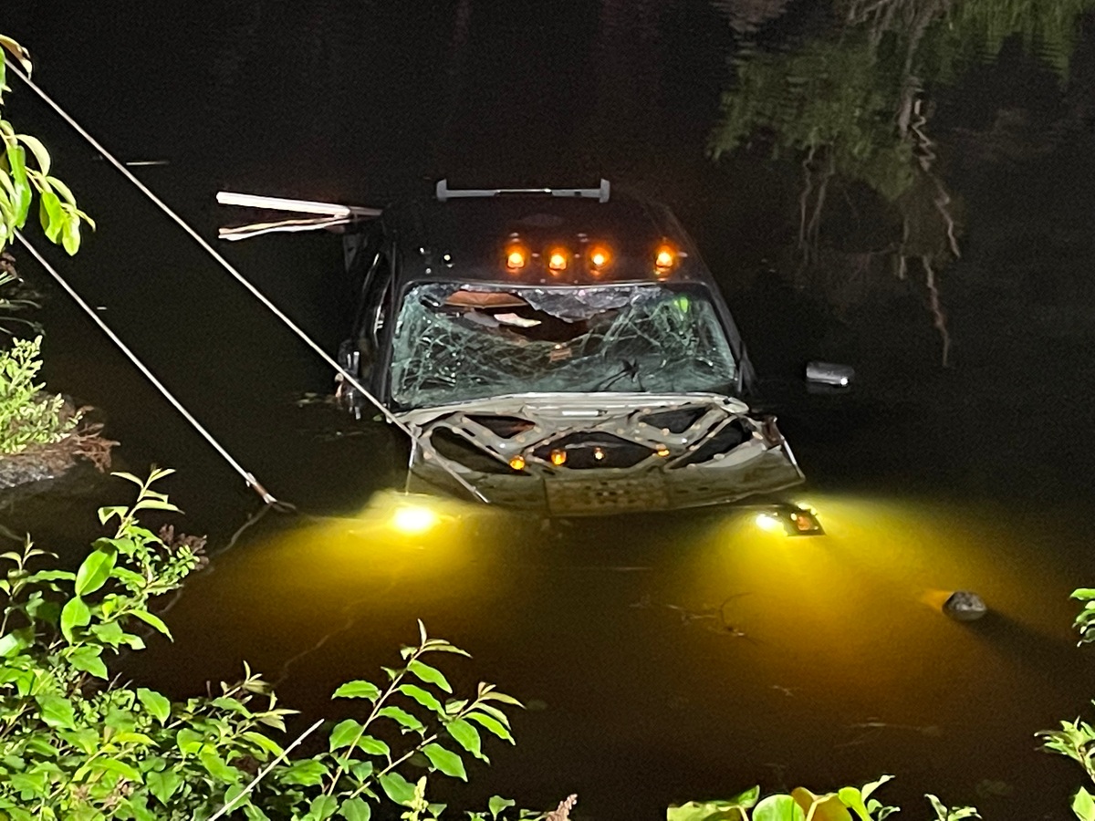 Man rescued after crashing his truck into the Union River - Vimarsana News