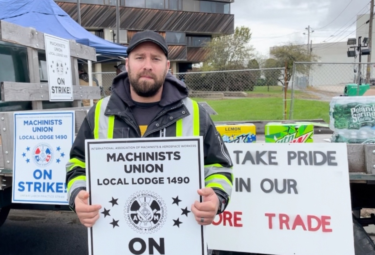 Striking unions blast Baileyville mill for hiring scabs