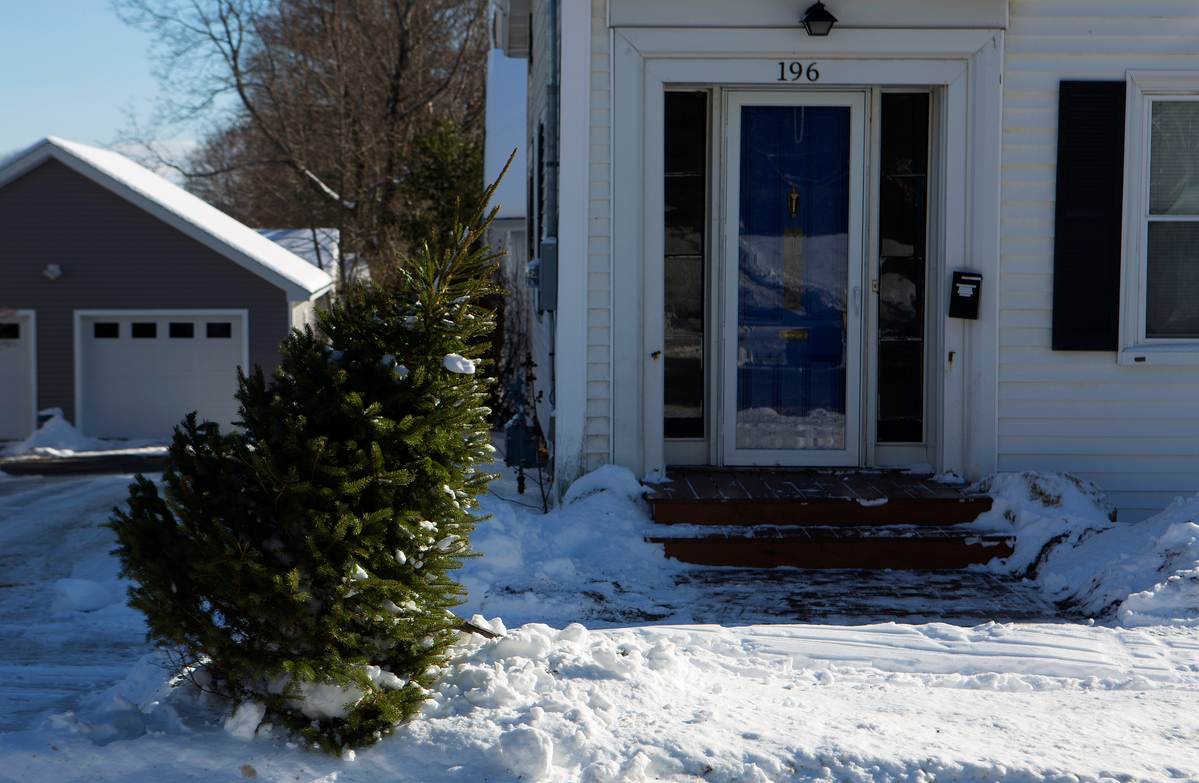 How to throw out your Christmas tree and holiday trash in Bangor