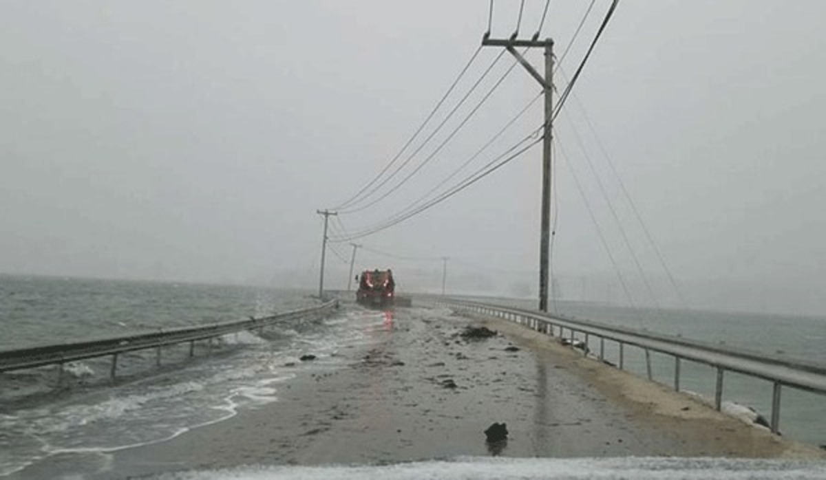 Watch Stormflooded Deer Isle causeway closed to traffic