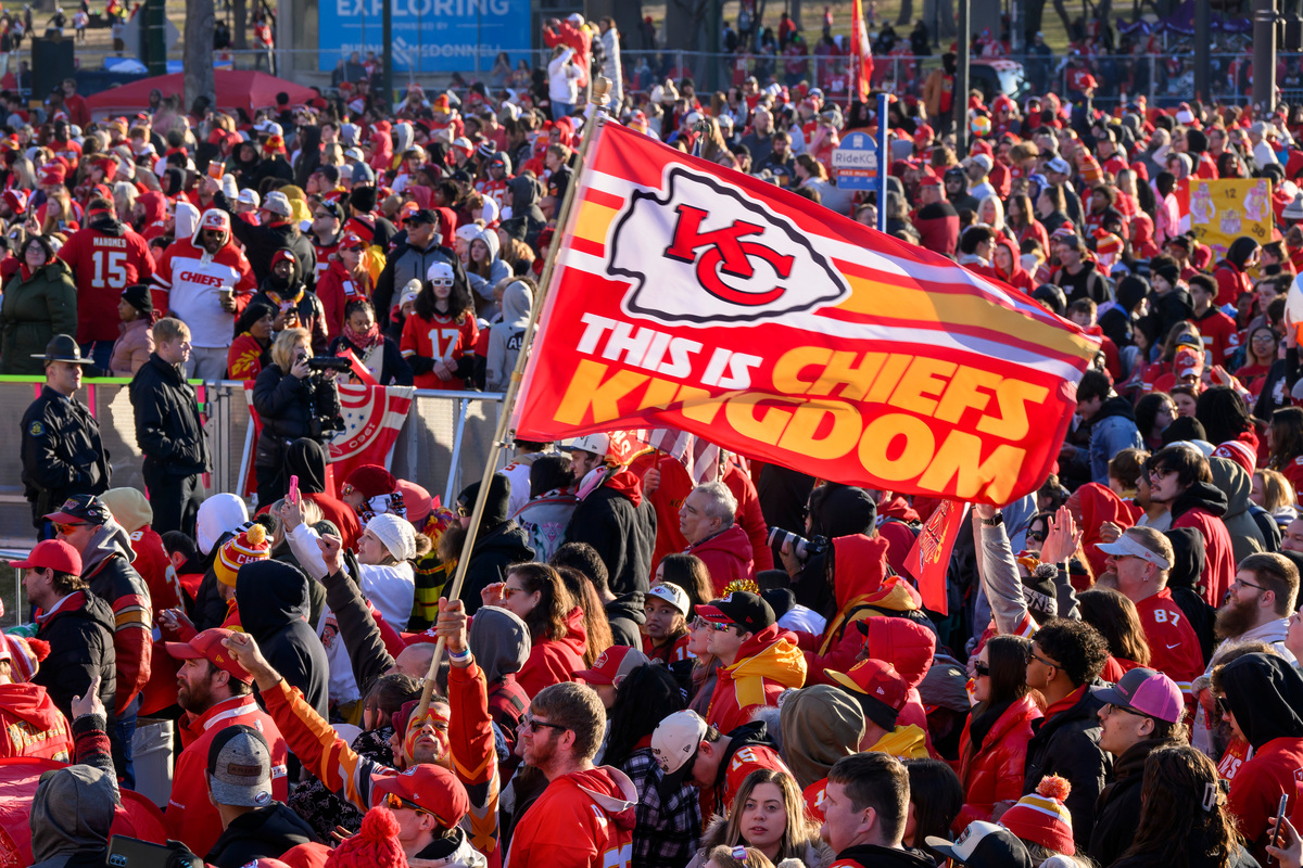 8 to 10 people injured after shooting near Chiefs parade, official says - Vimarsana News