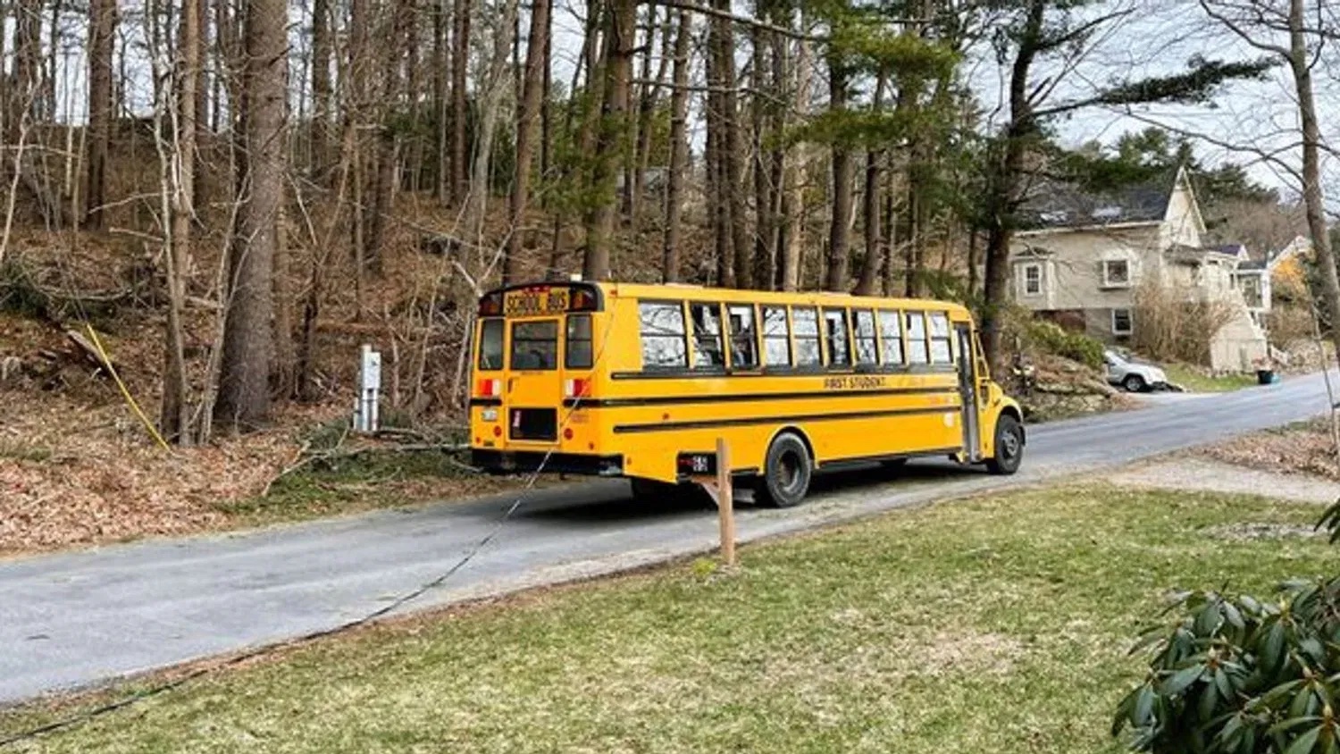 School bus got tangled in powerline on Maine's coast - Vimarsana News