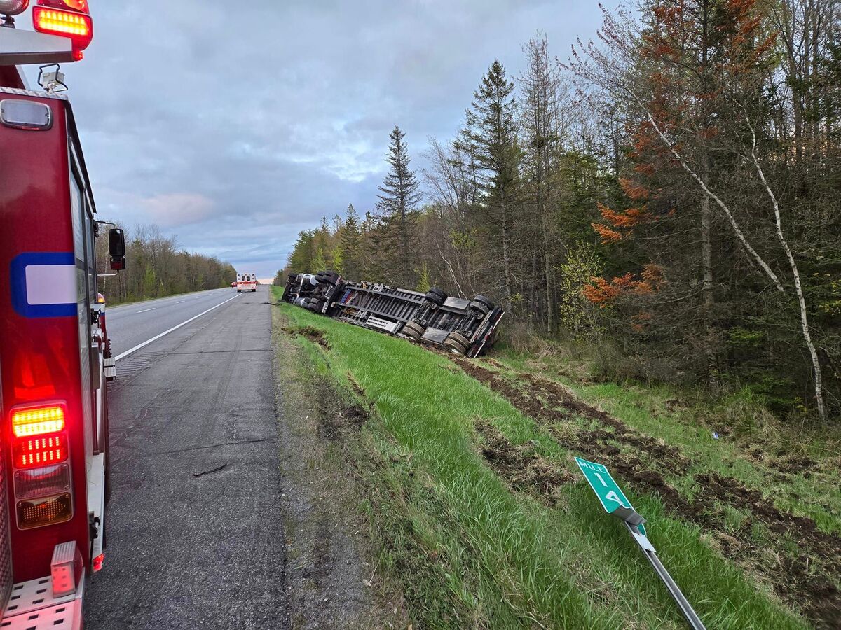 Crashed bee truck won't harm Maine’s blueberry crop, expert says