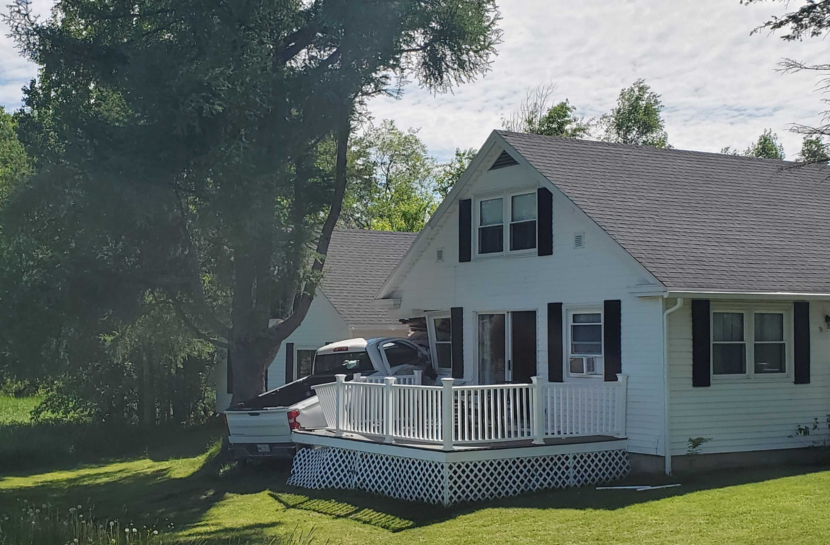 Police identify man killed after truck crashed into Hampden house - Vimarsana News