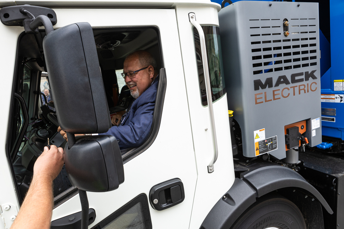 Portland gets keys to Maine's 1st electric garbage truck