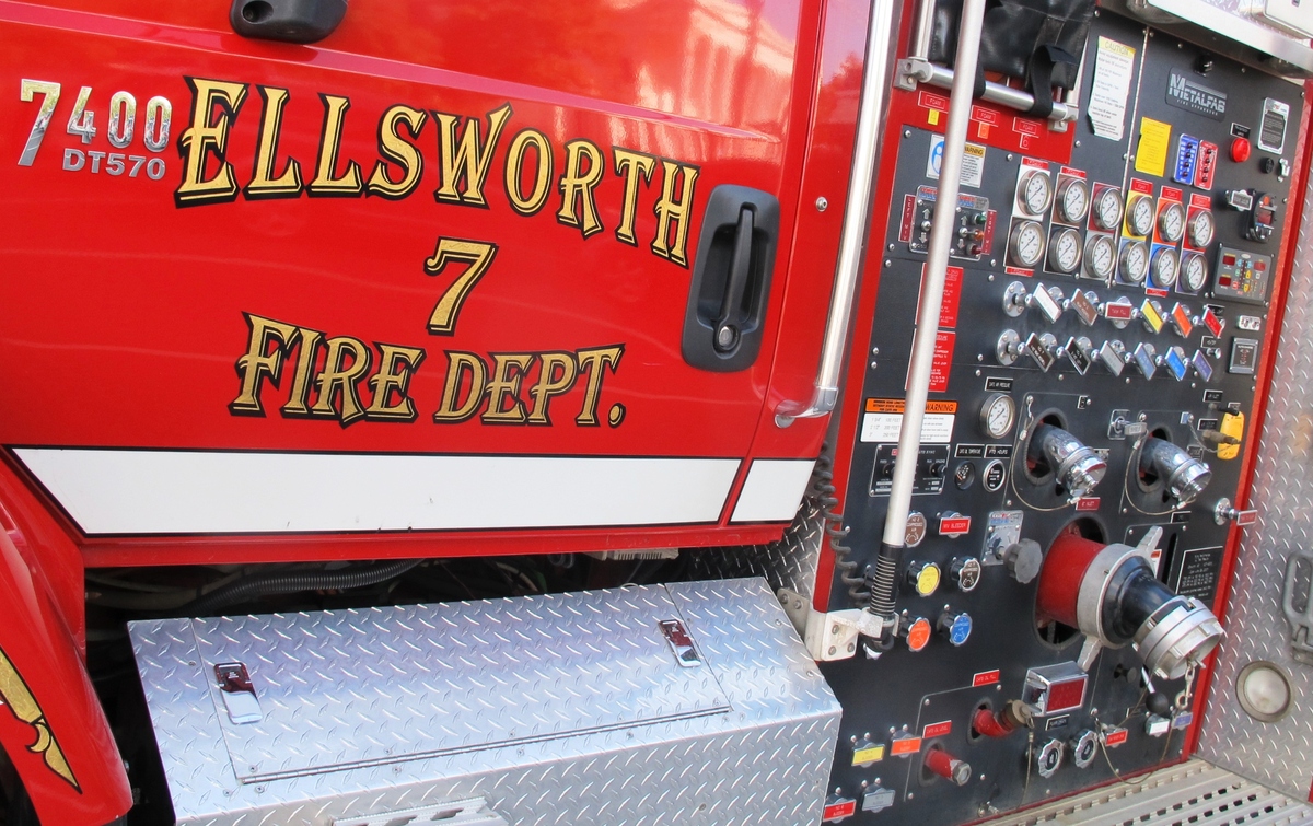 No injuries after small plane flips on Green Lake