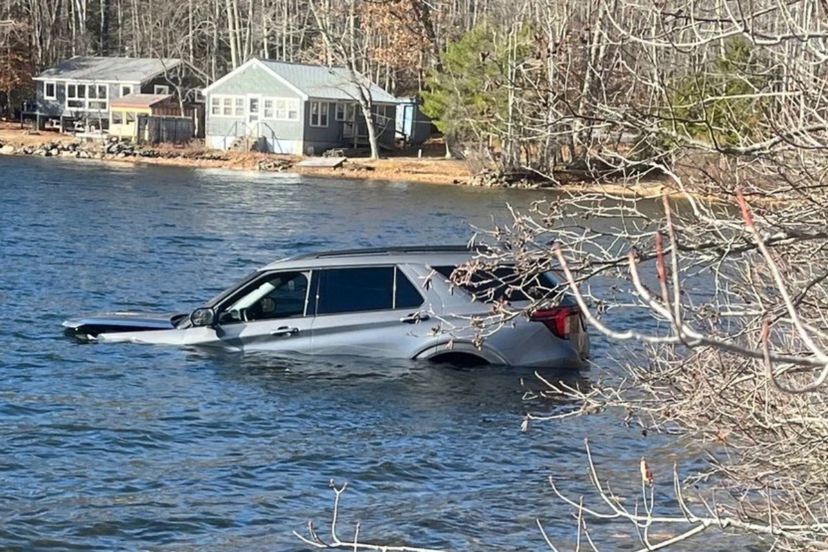 SUV sinks into Maine pond after reportedly being forced off road